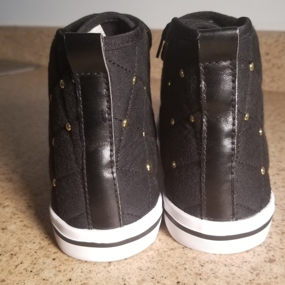 Trendy Steppers - Picture 5 of 6